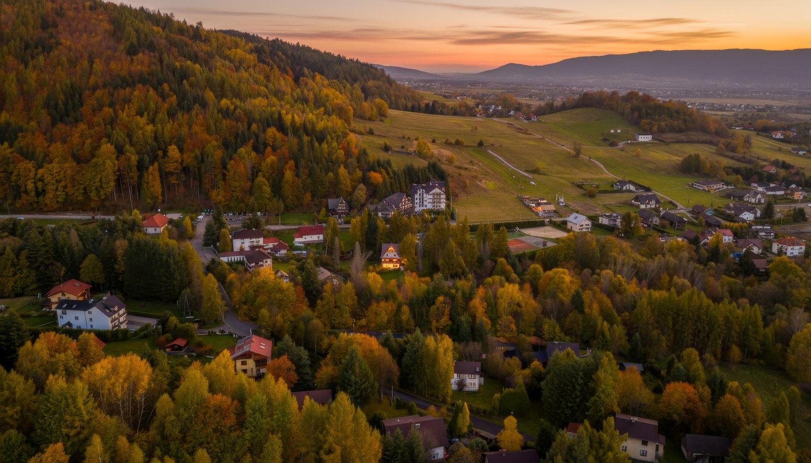 Dom z działką 3 488 m² w Dolinie Zimnika — zdjęcie 14